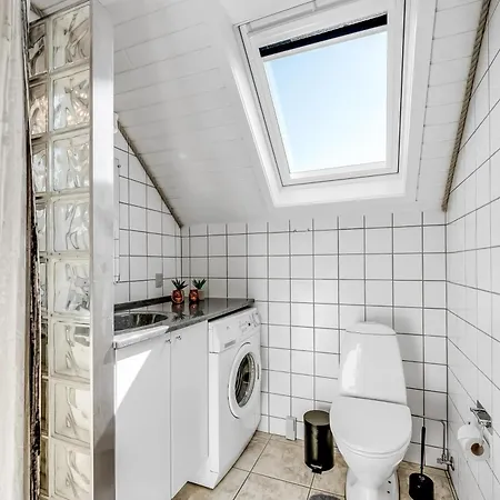 Just 500 Meters From Both The Sea And The Town, Lovely, Well-maintained Is Situated Hébergement de vacances