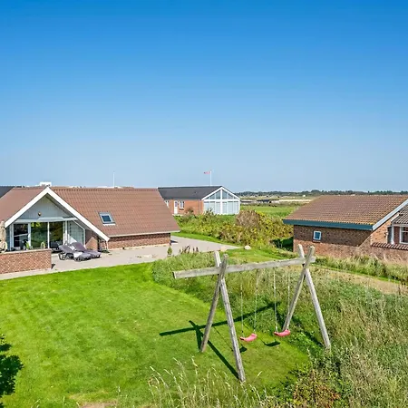 Just 500 Meters From Both The Sea And The Town, Lovely, Well-maintained Is Situated *
