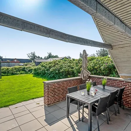 Just 500 Meters From Both The Sea And The Town, Lovely, Well-maintained Is Situated * Ringkøbing