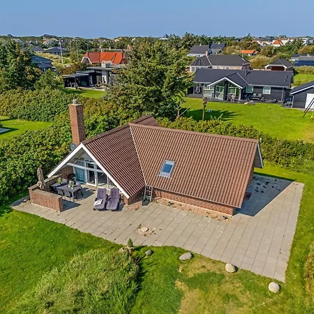 Just 500 Meters From Both The Sea And The Town, Lovely, Well-maintained Is Situated Hébergement de vacances *