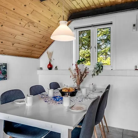 Just 500 Meters From Both The Sea And The Town, Lovely, Well-maintained Is Situated Ringkøbing